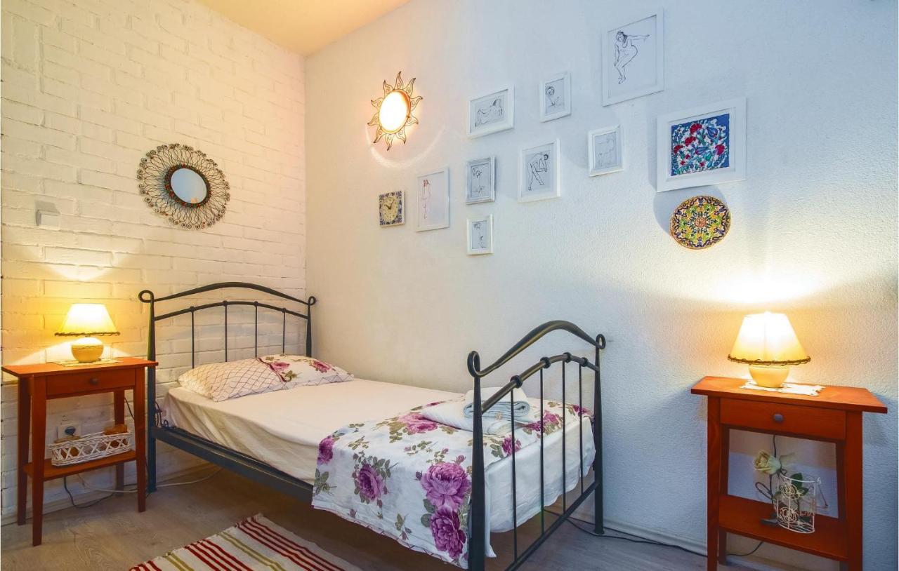 2 Bedroom Cozy Home In Zrnovnica 斯普利特 外观 照片