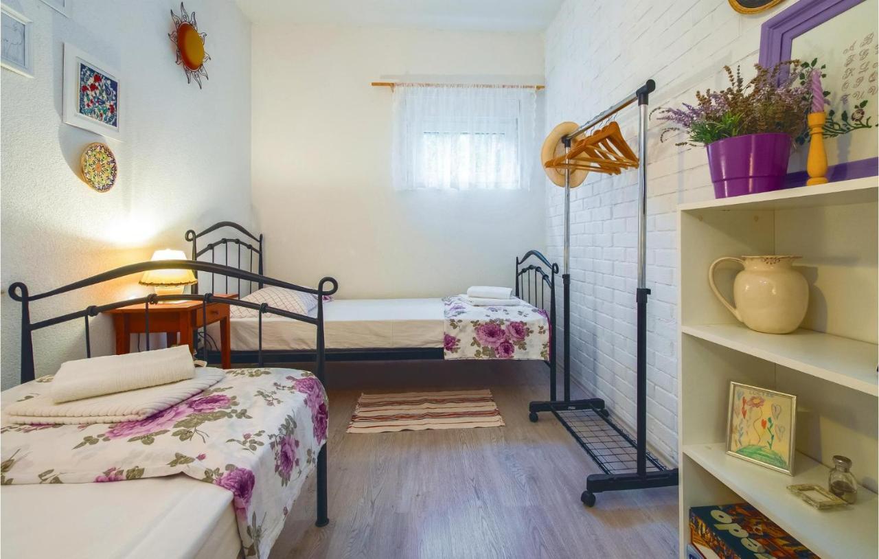 2 Bedroom Cozy Home In Zrnovnica 斯普利特 外观 照片